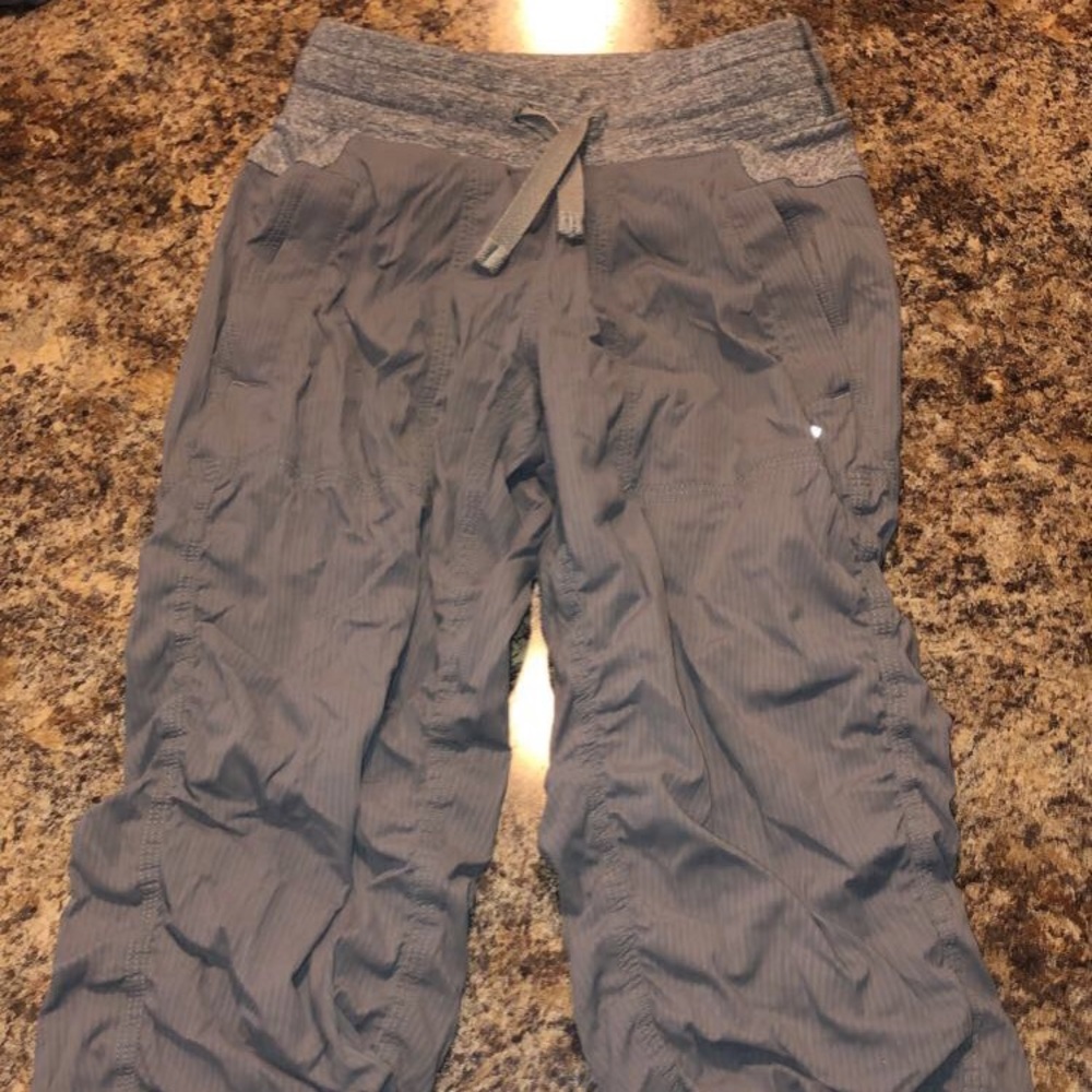 Ivivva cropped joggers